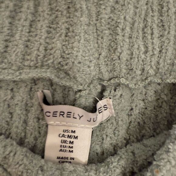 Sincerely Jules Green Bermuda Shorts Textured Knit NWT SIZE MEDIUM - Picture 4 of 4